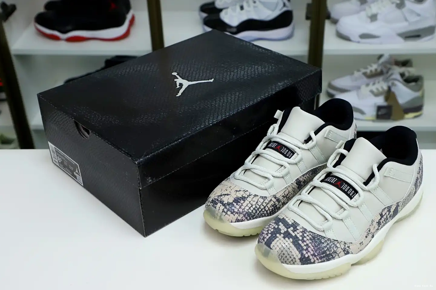 AIR 11 JORDAN LIGHT LOW SNAKESKIN Kimikick BONE 0720